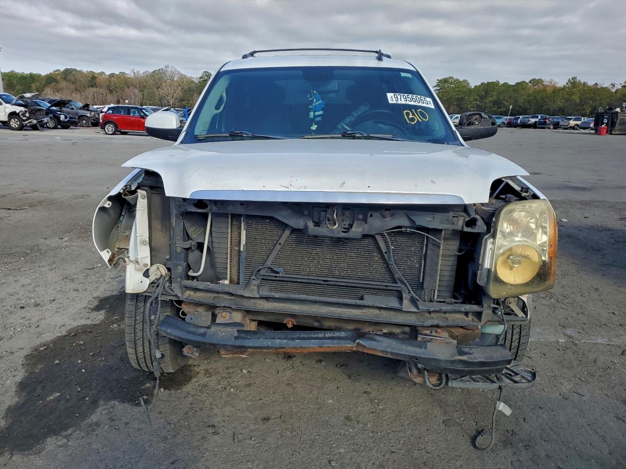 GMC Yukon Sle Image 8