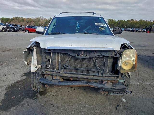 GMC Yukon Sle Image 8