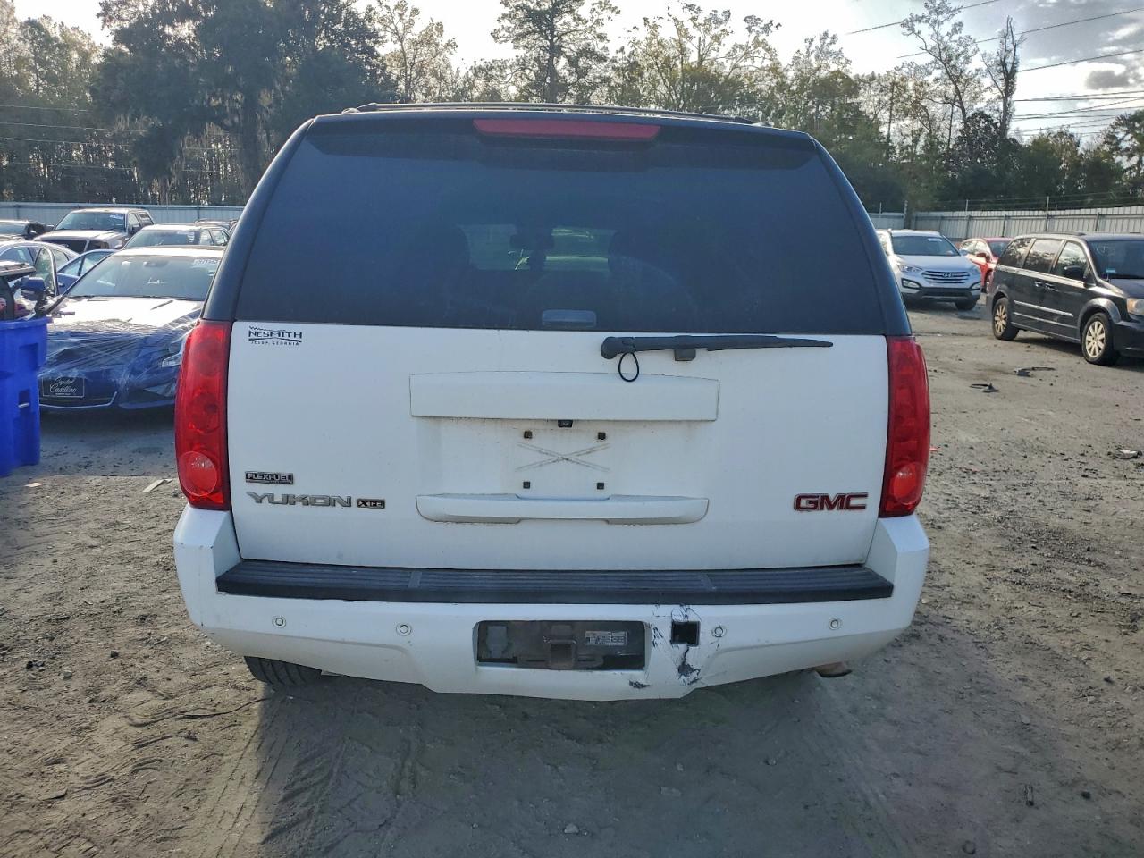 GMC Yukon Sle Image 4