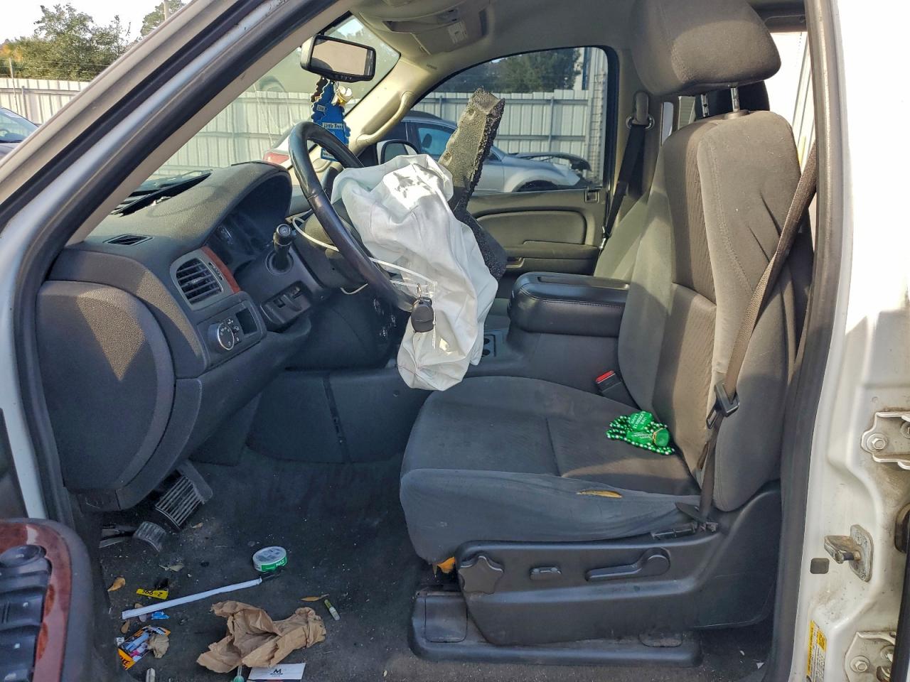 GMC Yukon Sle Image 2