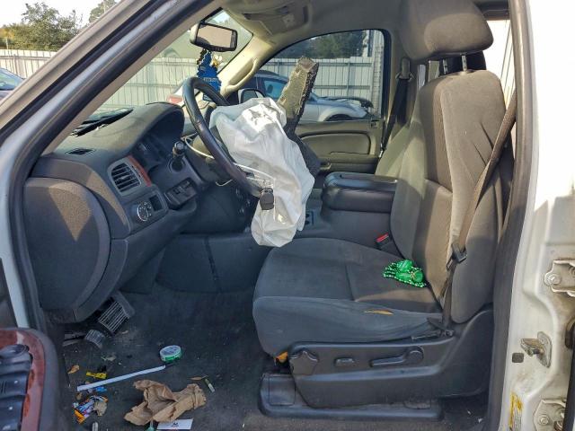 GMC Yukon Sle Image 2