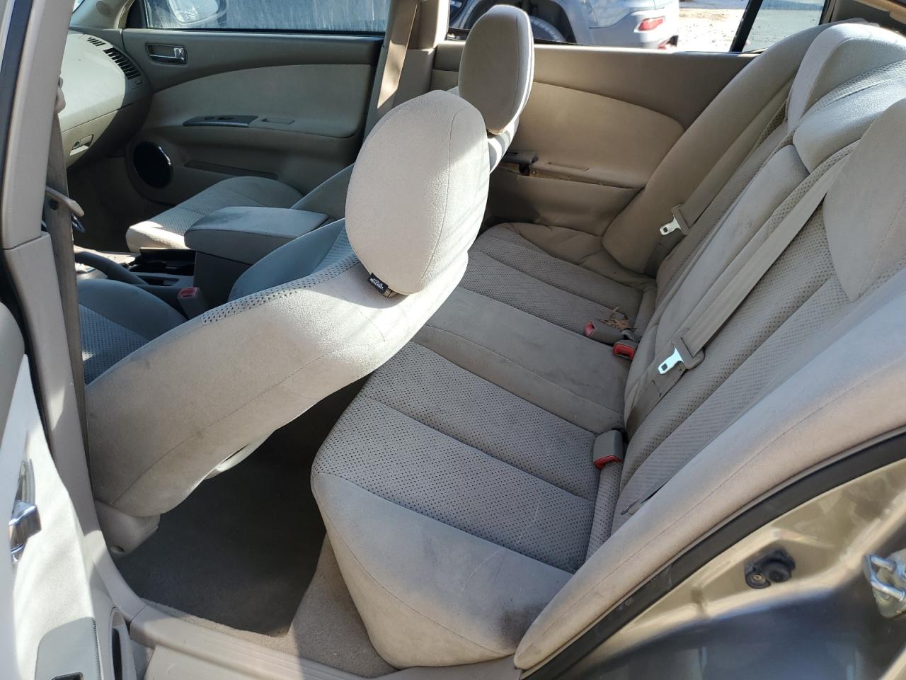 Nissan Altima S Image 2