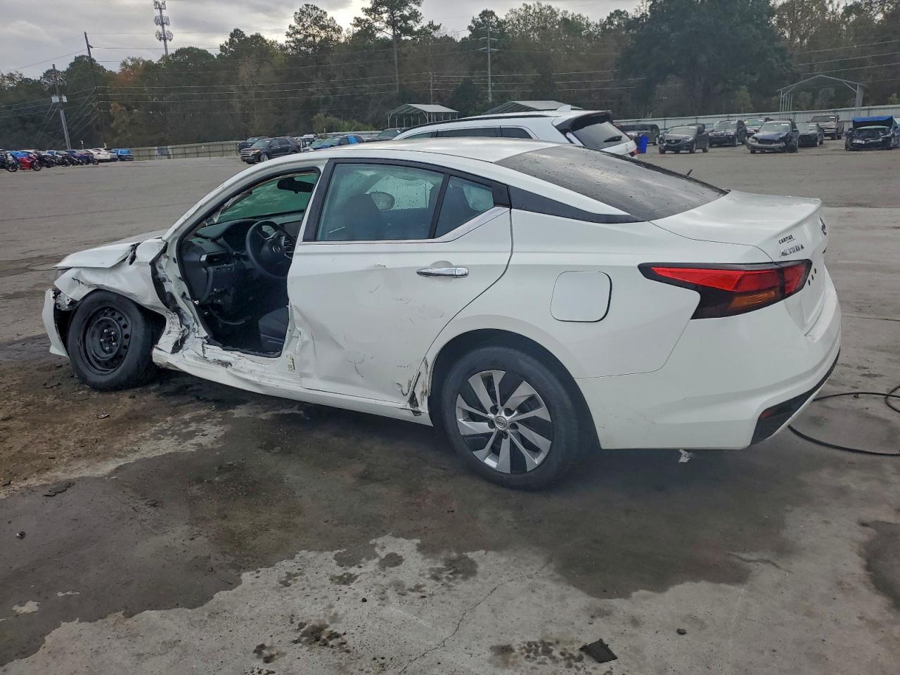 Nissan Altima S Image 4