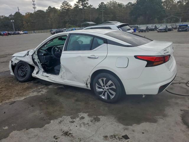 Nissan Altima S Image 4