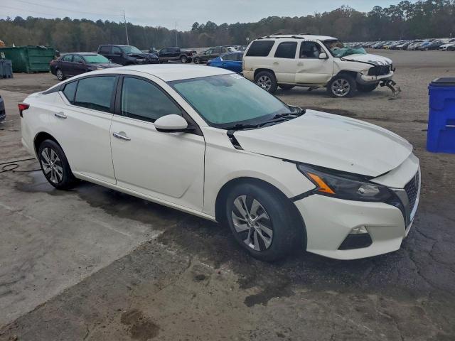 Nissan Altima S Image 12