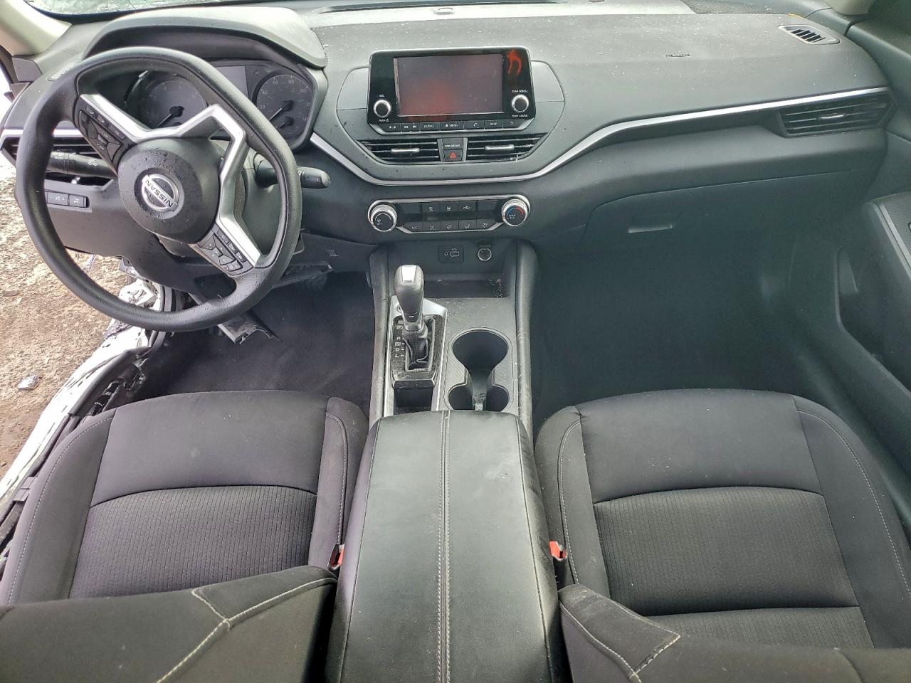 Nissan Altima S Image 7