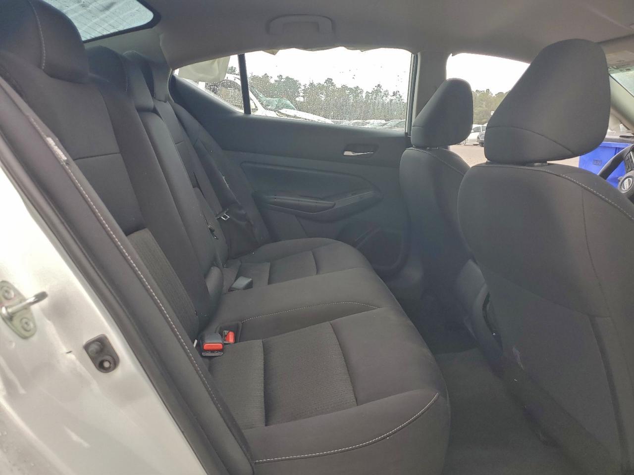 Nissan Altima S Image 10