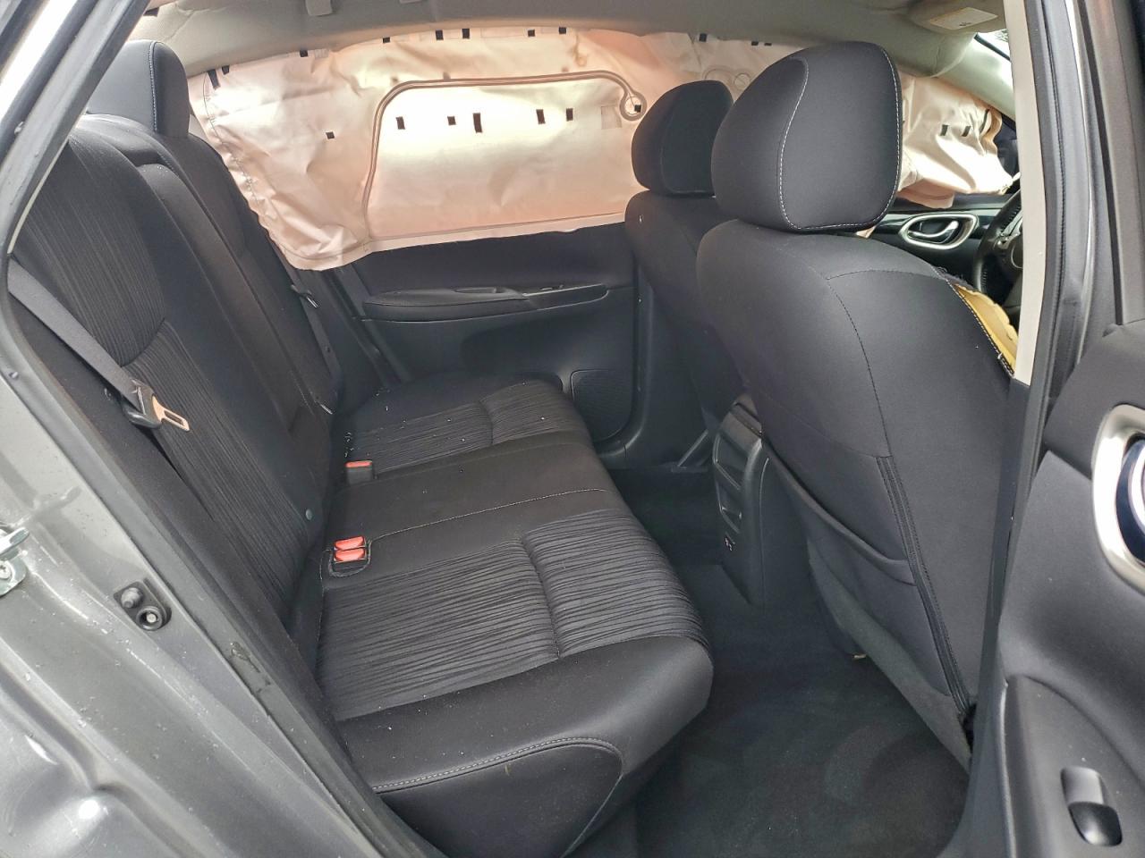 Nissan Sentra S Image 8