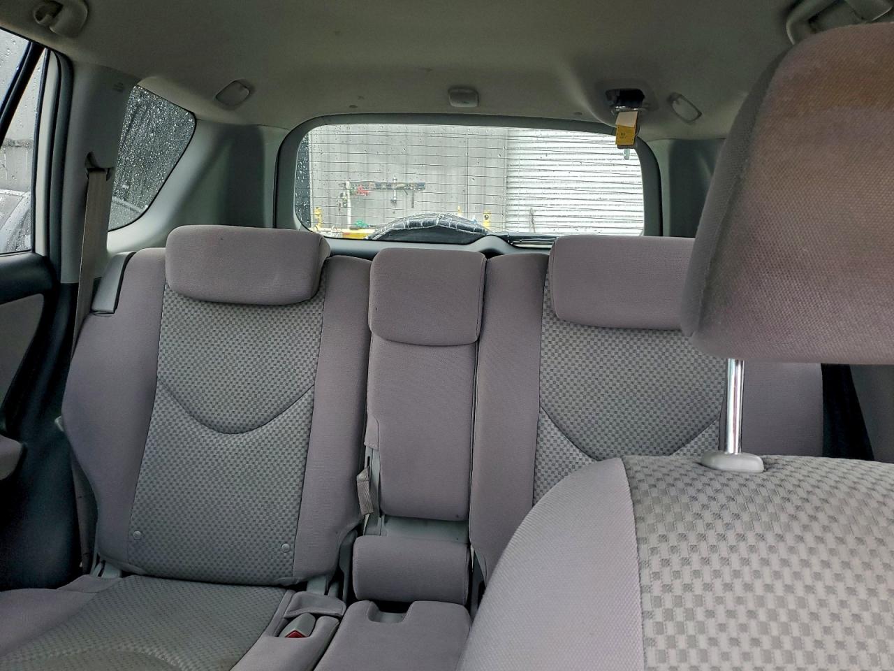 Toyota RAV4 Image 11