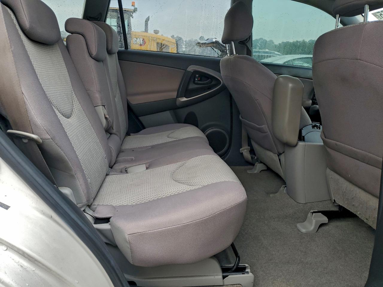 Toyota RAV4 Image 12