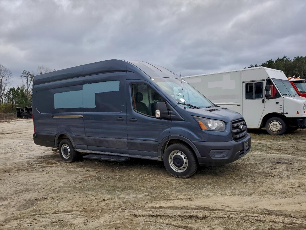 Ford Transit T-250 Image 9