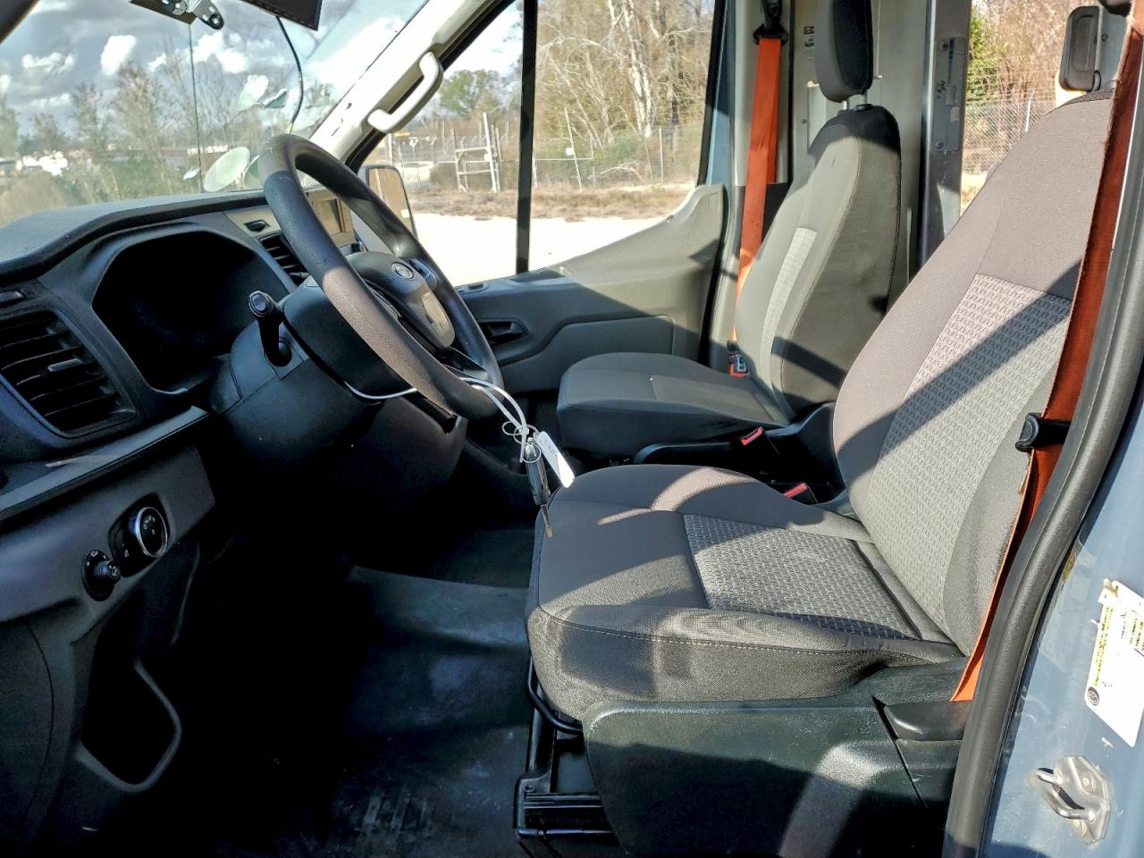 Ford Transit T-250 Image 11