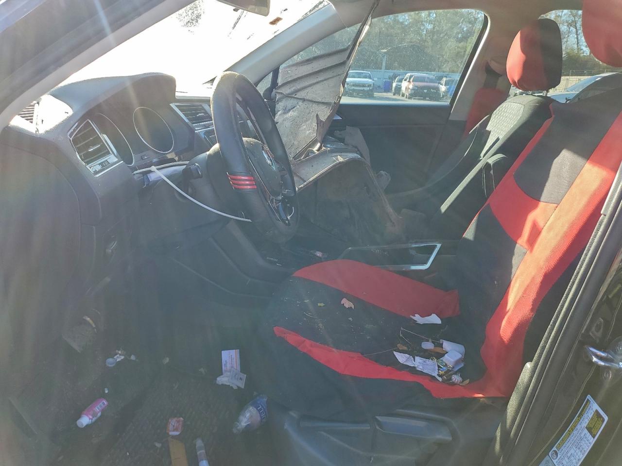 Volkswagen Tiguan S Image 3