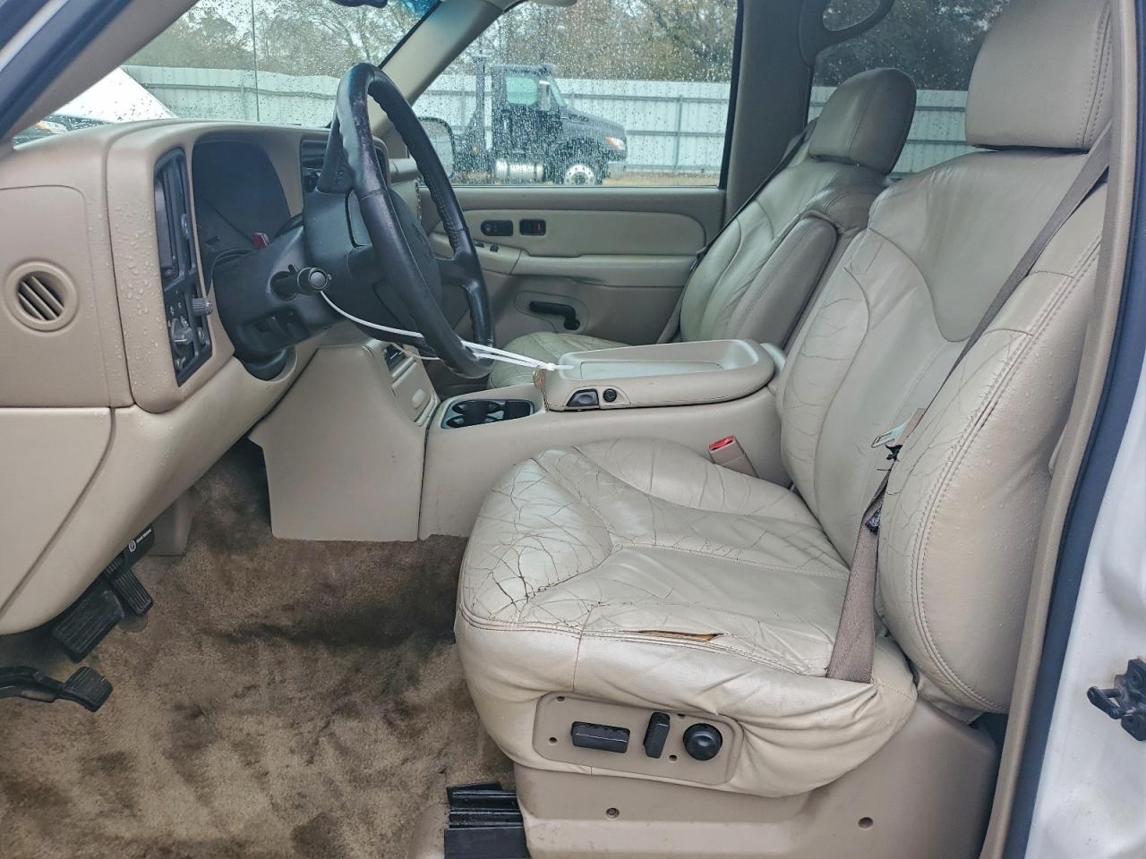 GMC Yukon C1500 Image 4