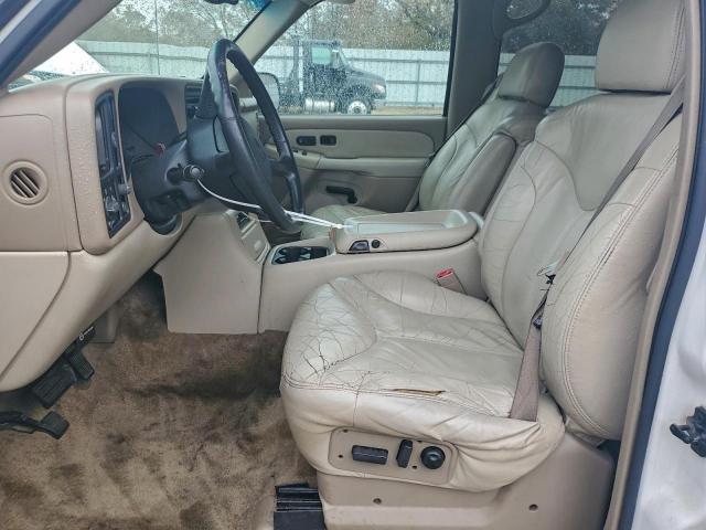 GMC Yukon C1500 Image 4