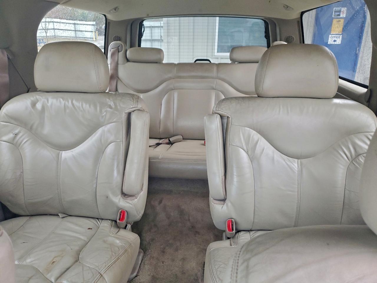 GMC Yukon C1500 Image 8