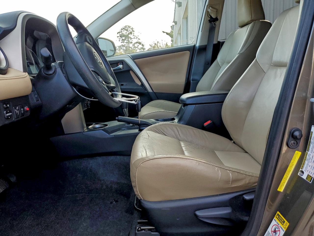 Toyota RAV4 Xle Image 2