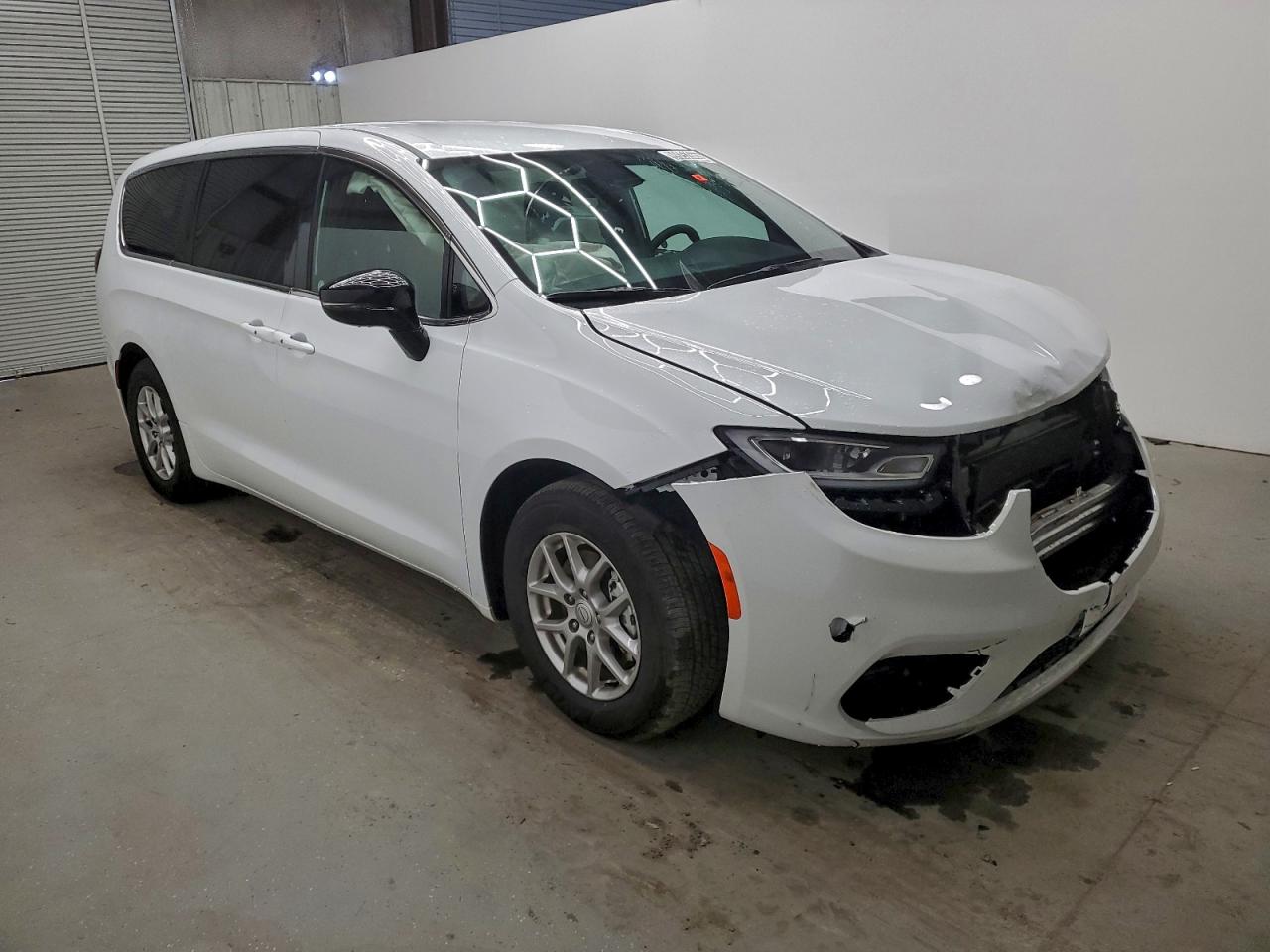 Chrysler Pacifica Select Image 3