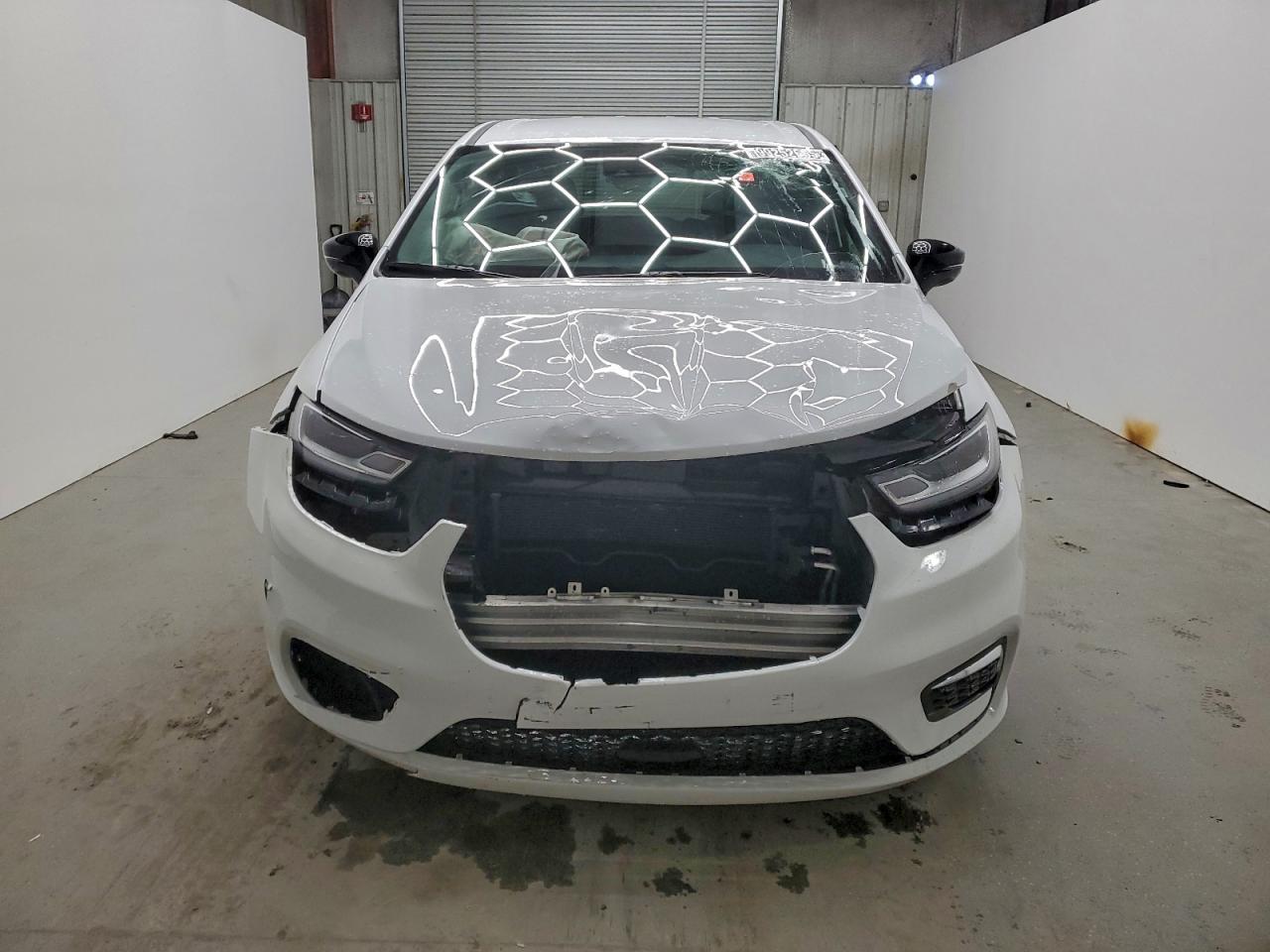 Chrysler Pacifica Select Image 2