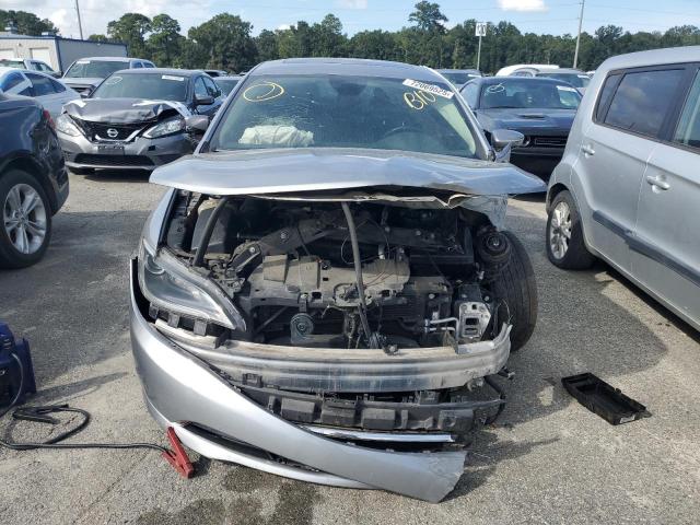 Chrysler 200 C Image 9