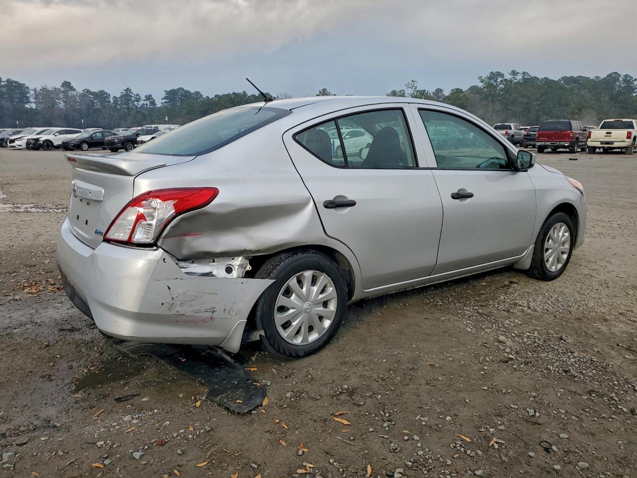 Nissan Versa S Image 9