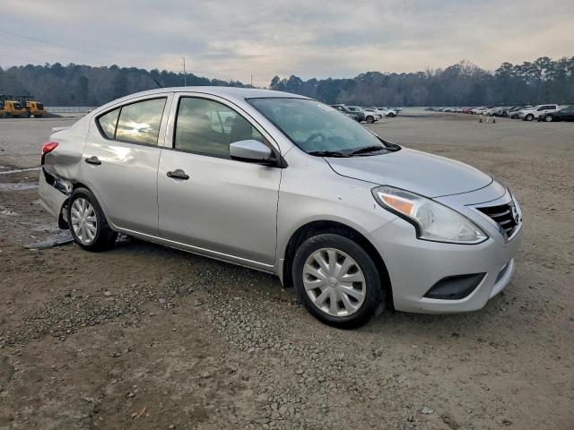 Nissan Versa S Image 2