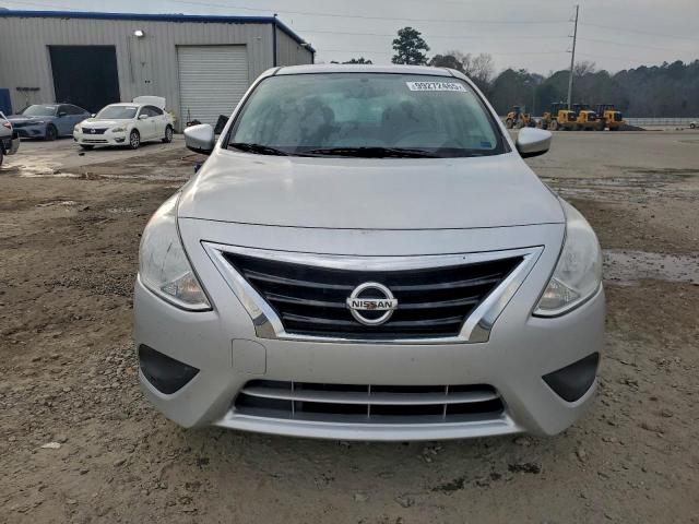 Nissan Versa S Image 11