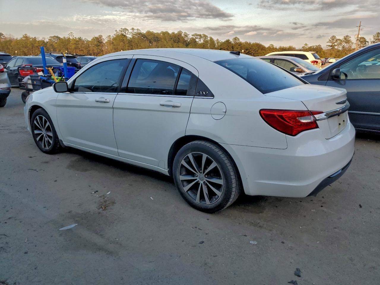 Chrysler 200 Touring Image 11