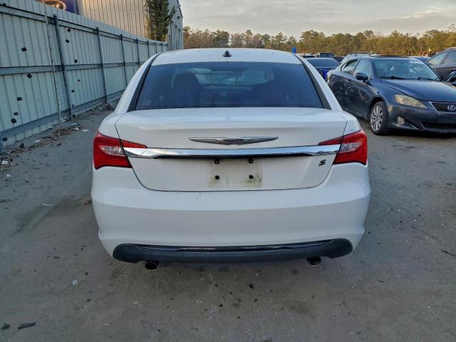 Chrysler 200 Touring Image 7