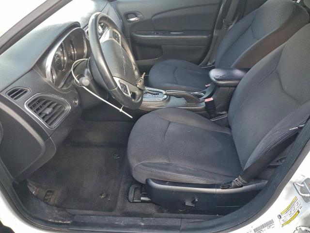 Chrysler 200 Touring Image 2