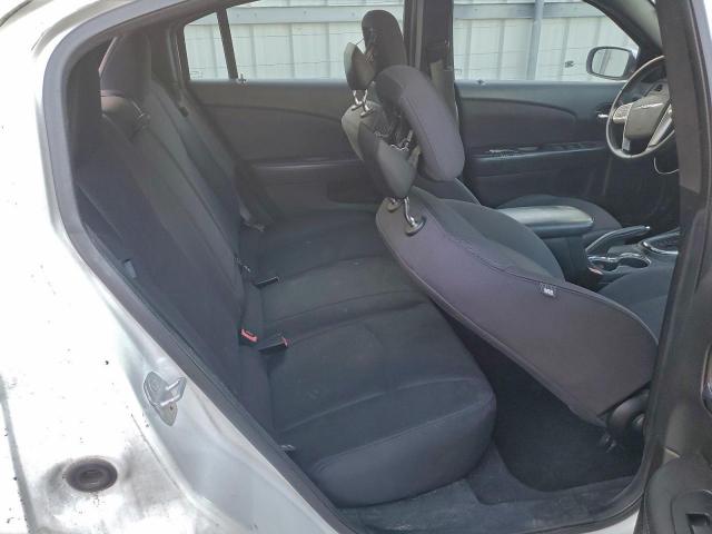 Chrysler 200 Touring Image 9