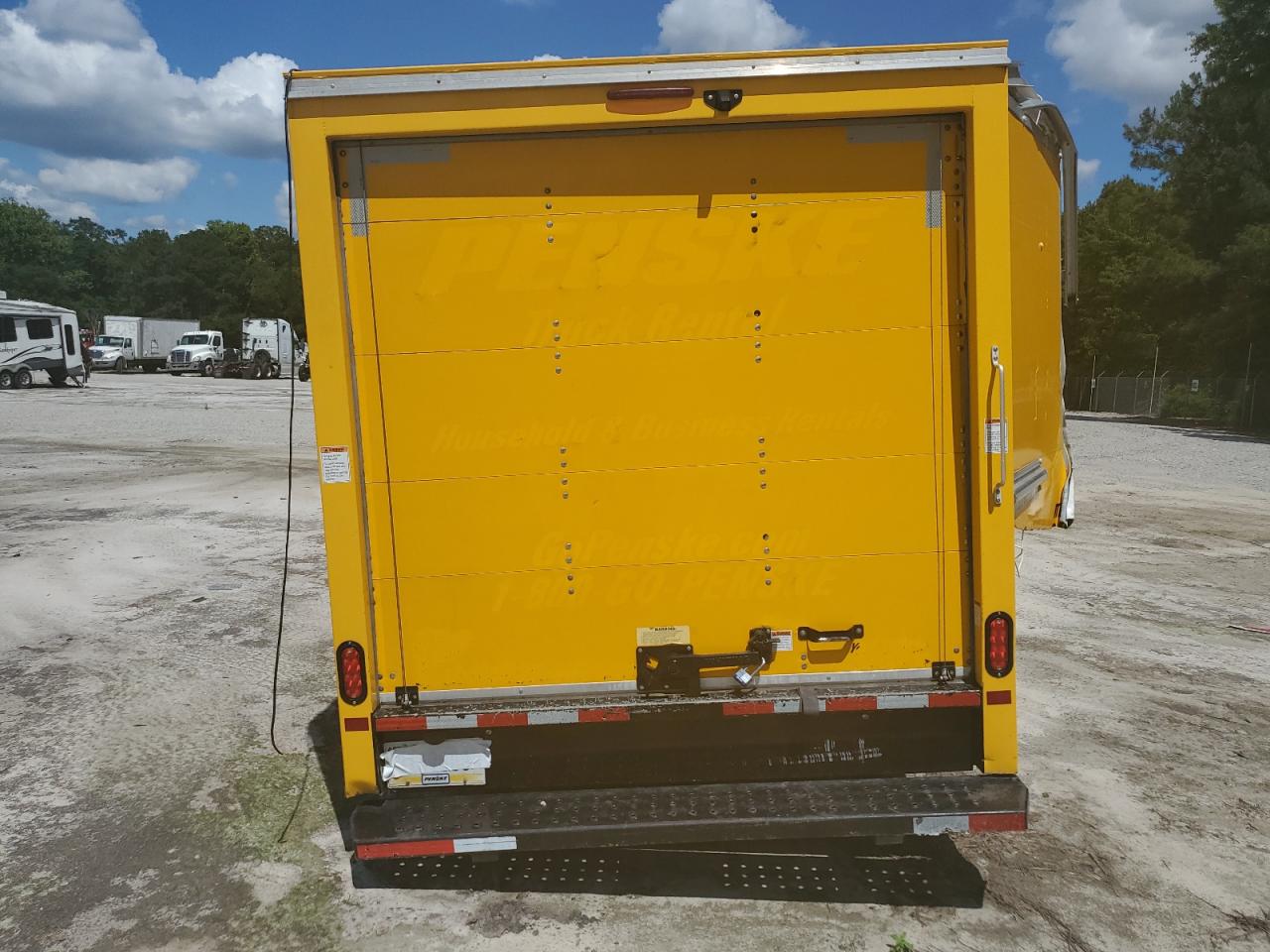 GMC Savana Cutaway G3500 Image 7