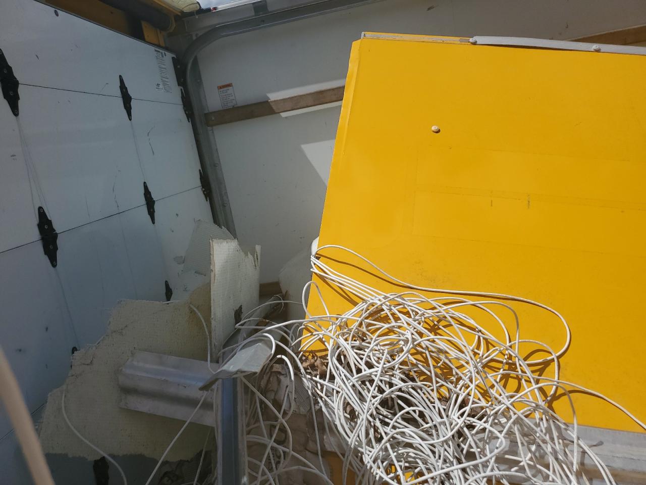 GMC Savana Cutaway G3500 Image 10