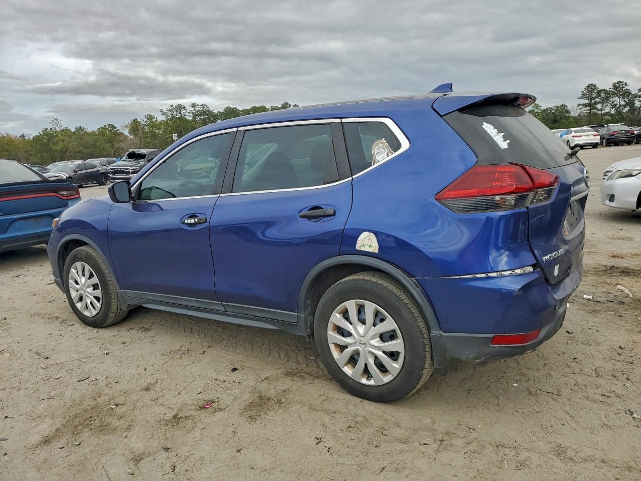 Nissan Rogue S Image 7