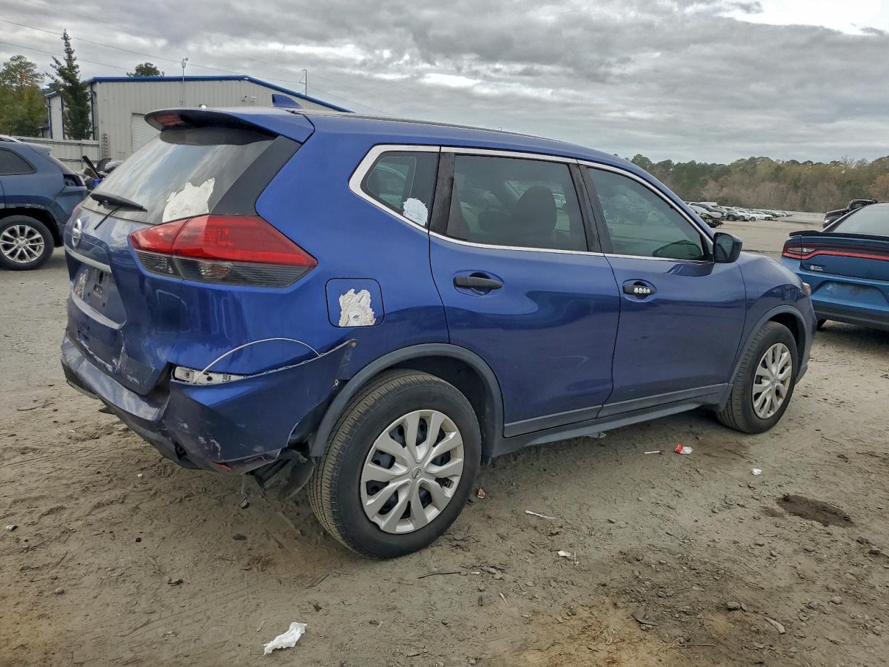 Nissan Rogue S Image 3