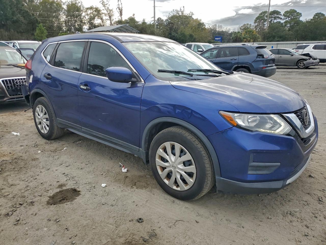 Nissan Rogue S Image 4