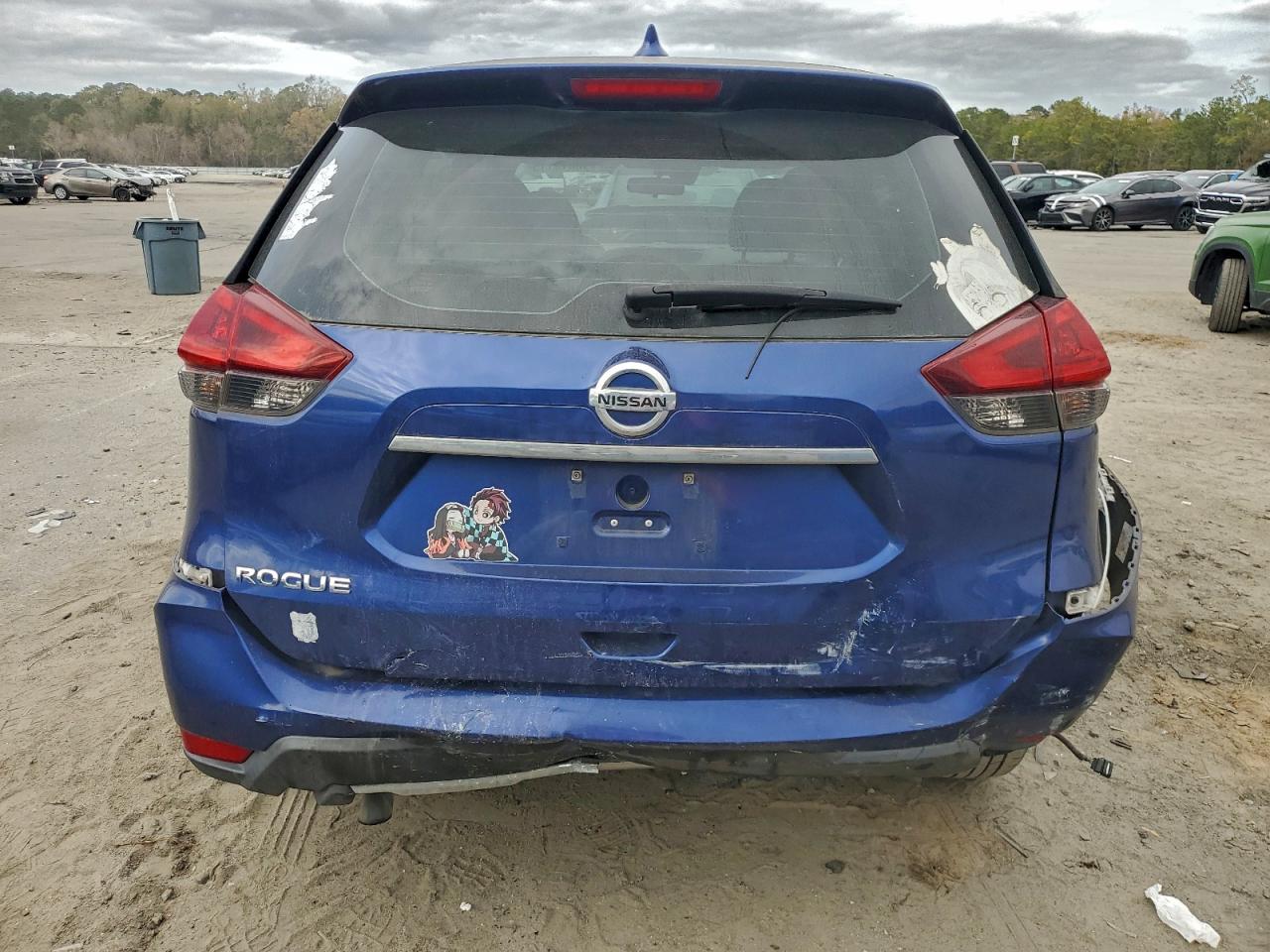 Nissan Rogue S Image 9