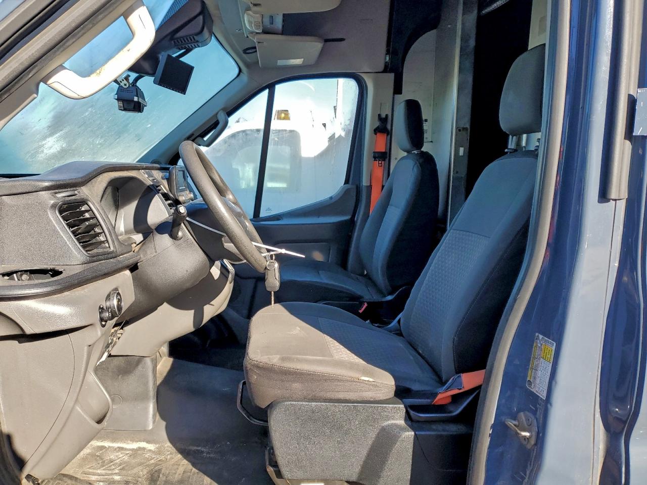 Ford Transit T-250 Image 4