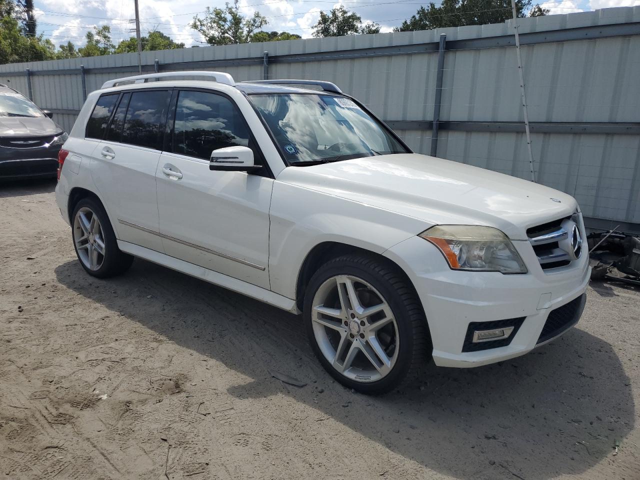 Mercedes-Benz GLK 350 Image 2
