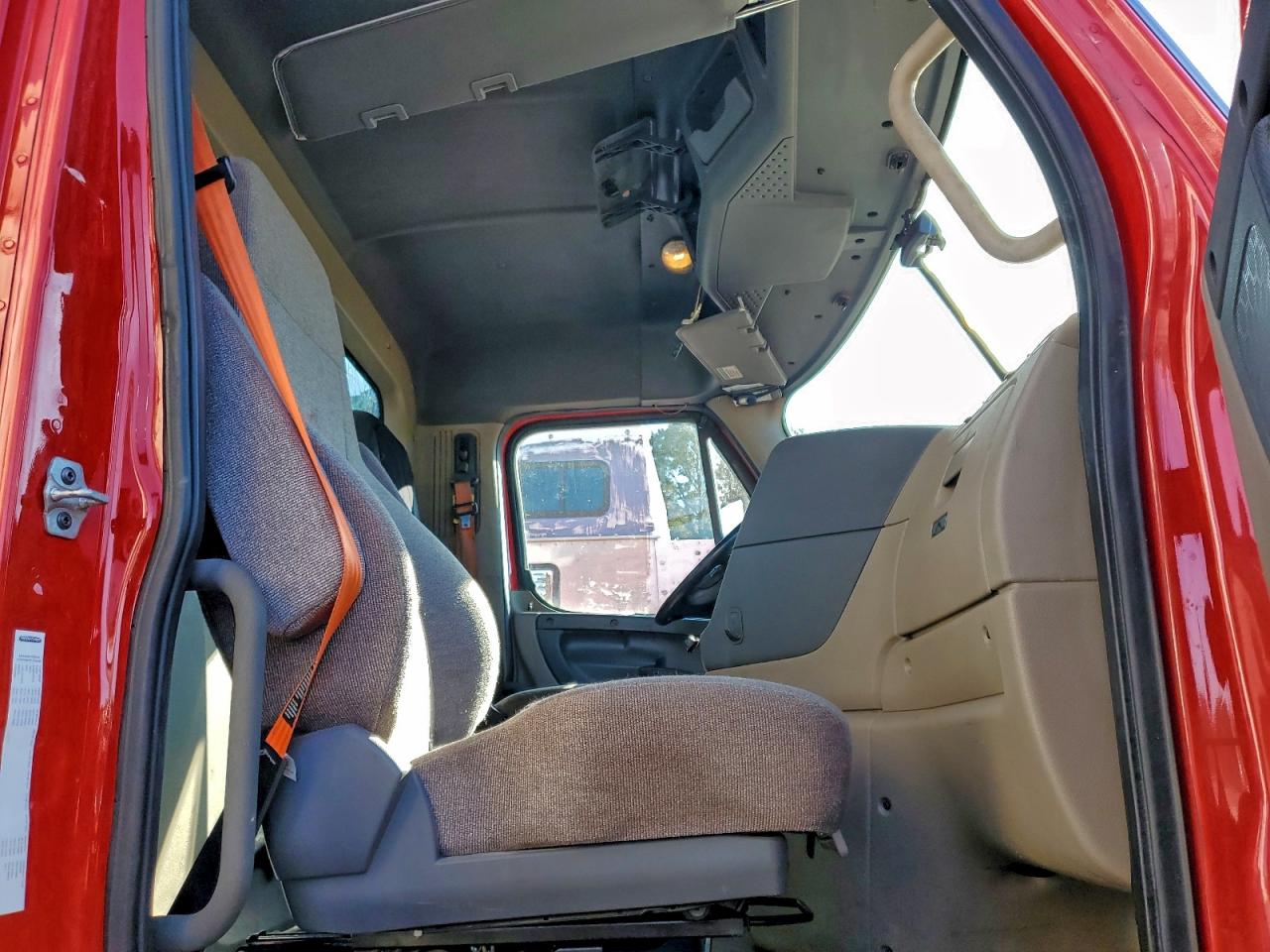 Freightliner Cascadia 1 Image 2