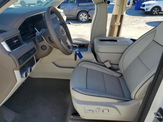GMC Yukon Denali Image 5