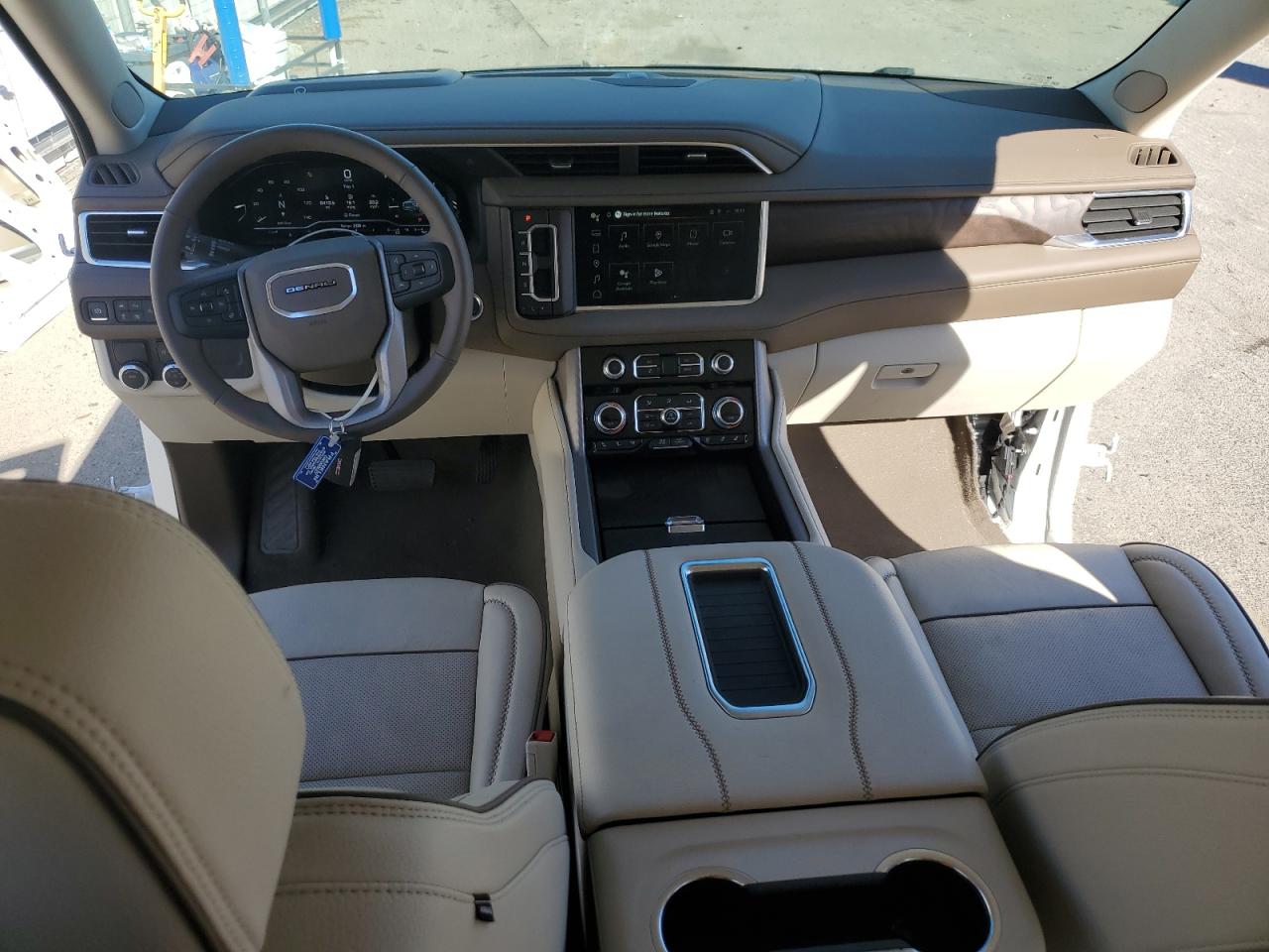 GMC Yukon Denali Image 3