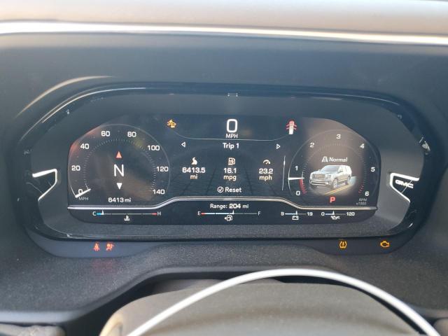 GMC Yukon Denali Image 13