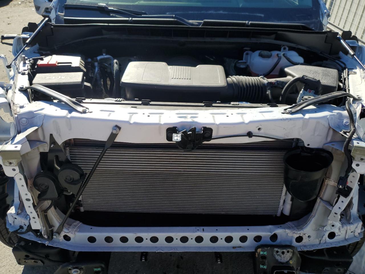 GMC Yukon Denali Image 6