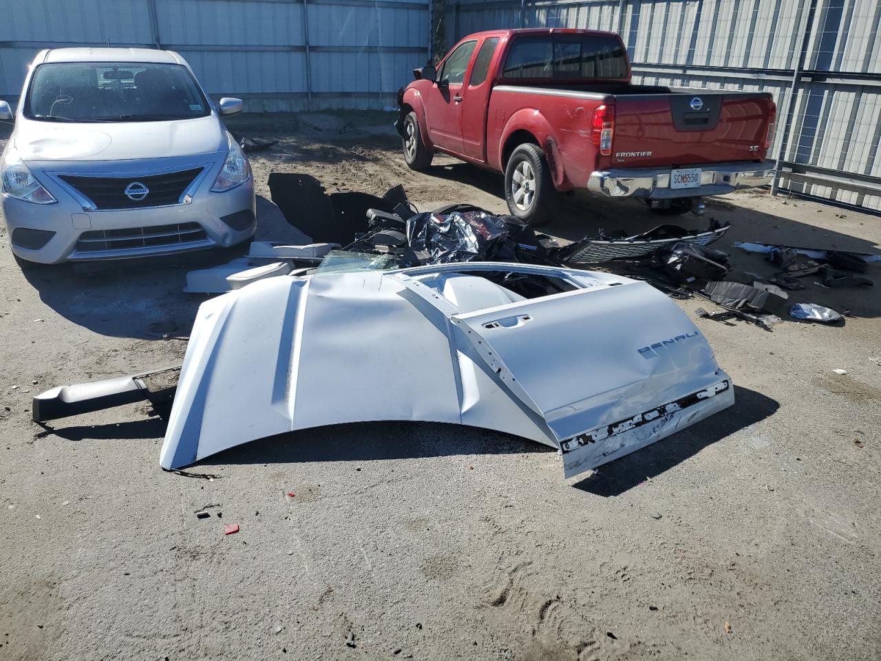 GMC Yukon Denali Image 4