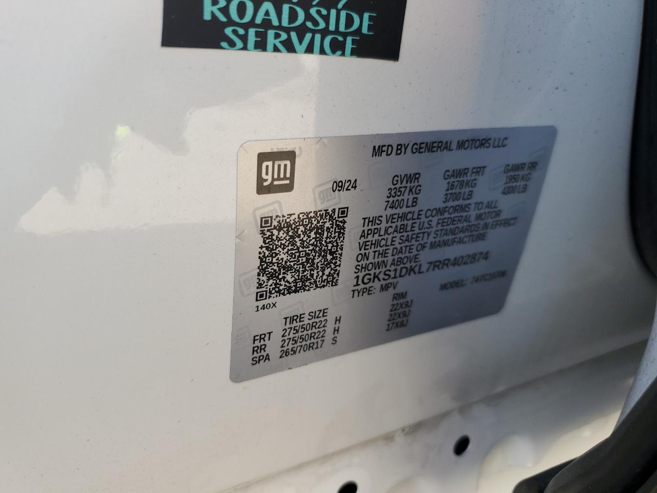 GMC Yukon Denali Image 8