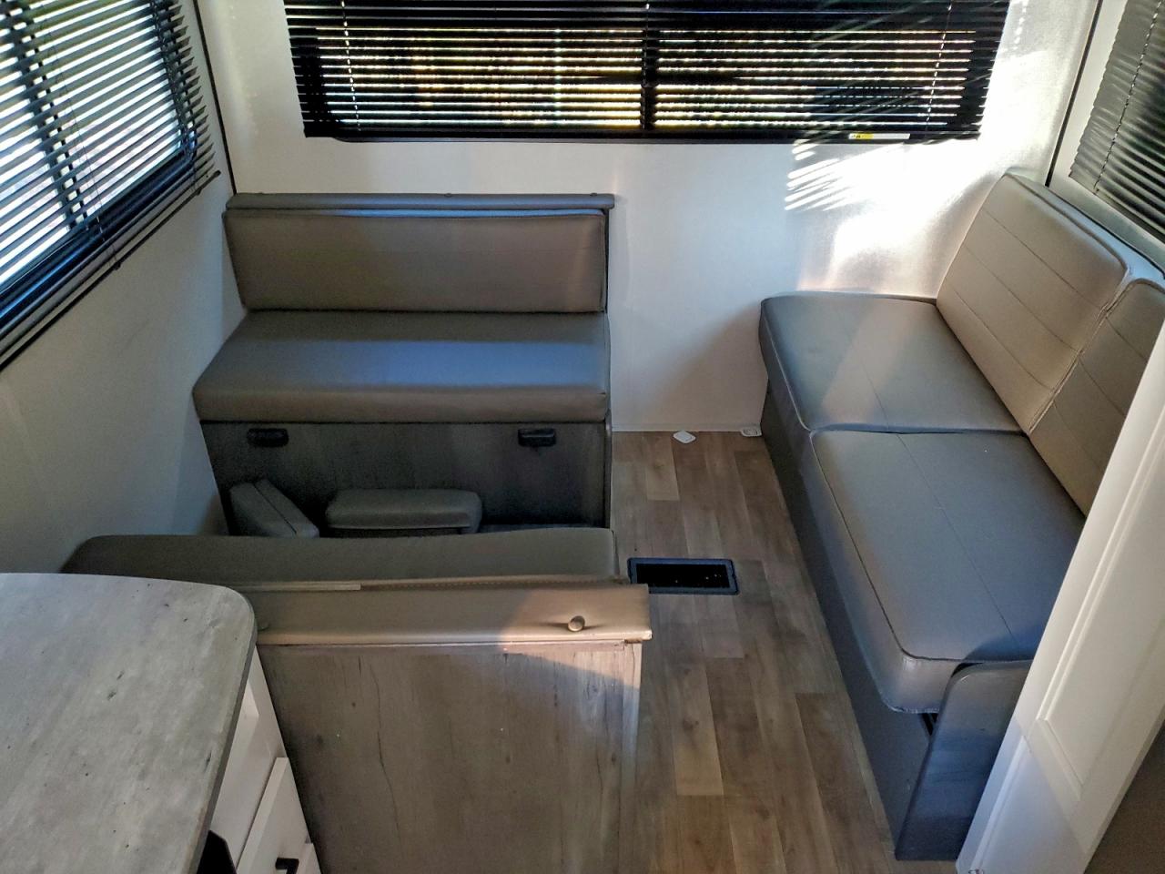 Hide Trailer Image 8