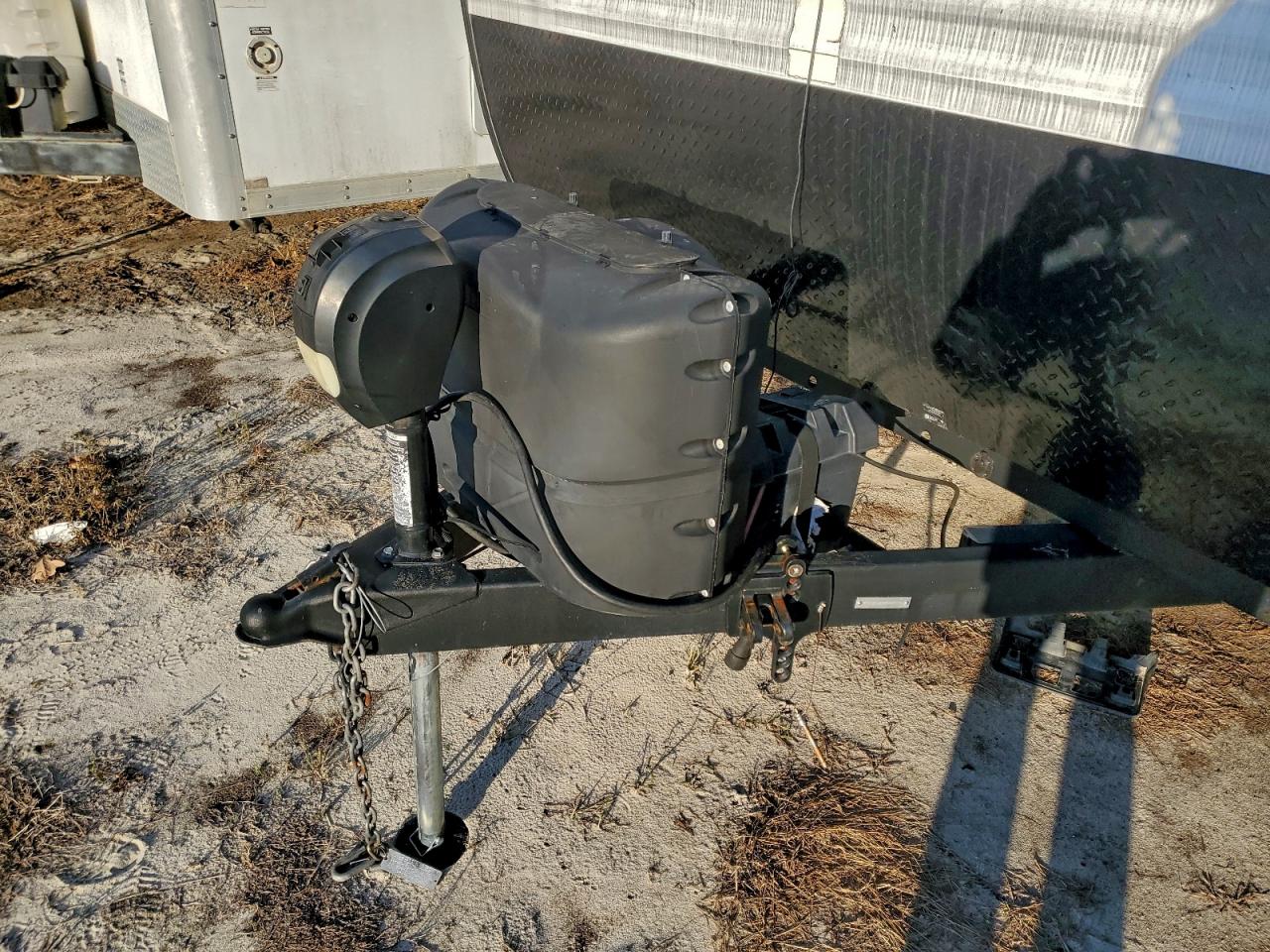 Hide Trailer Image 4