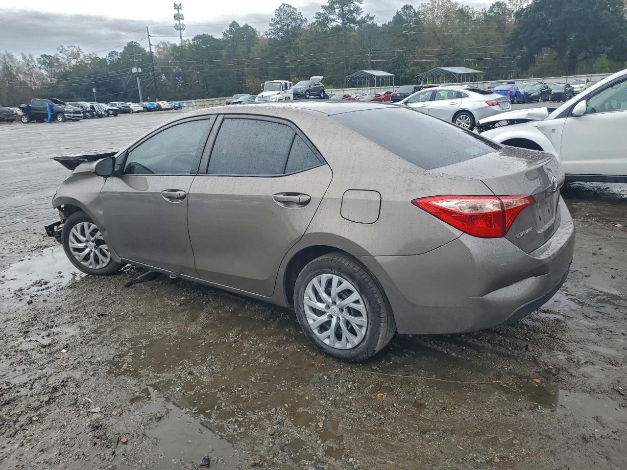 Toyota Corolla L Image 6