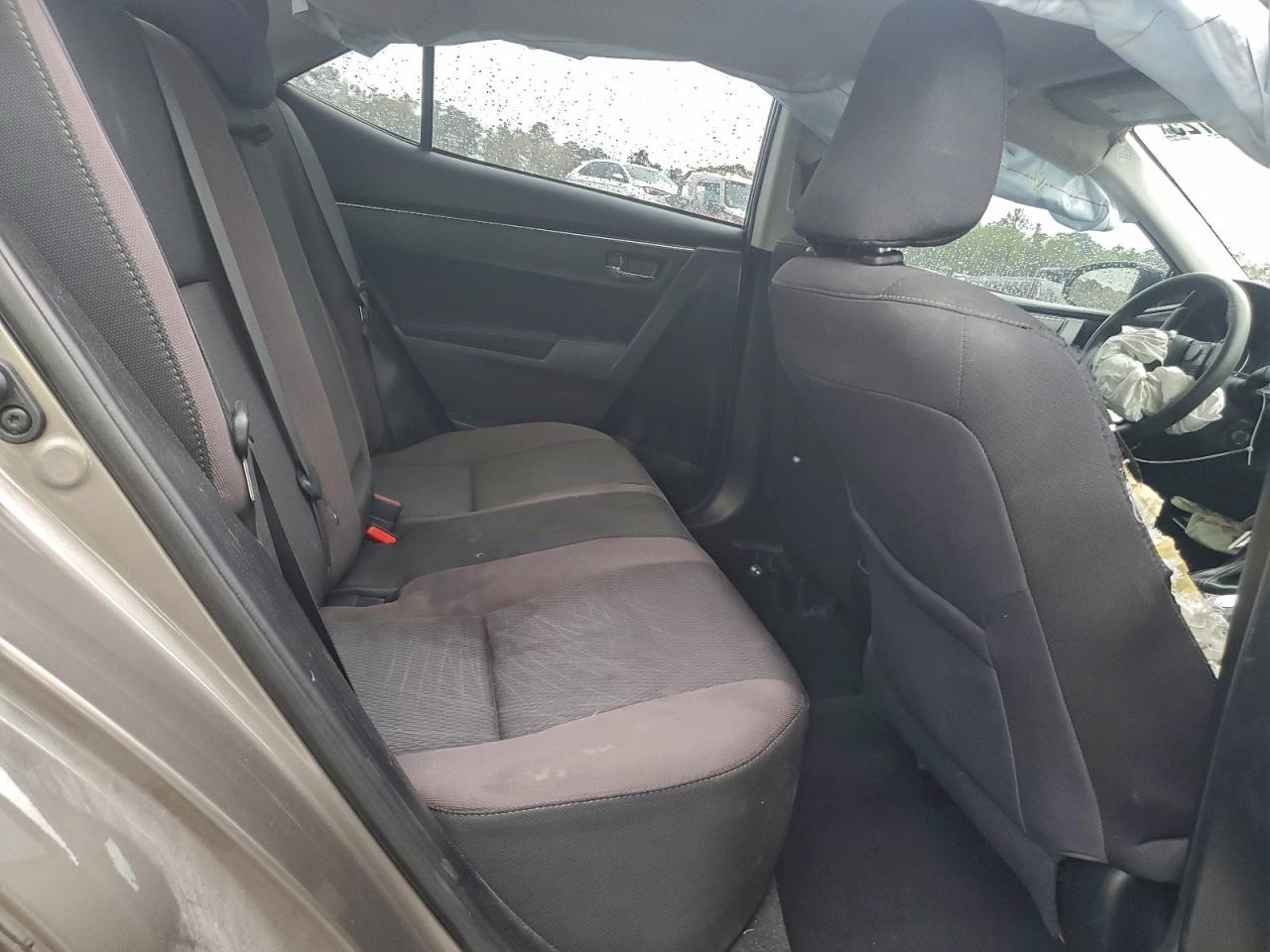 Toyota Corolla L Image 3